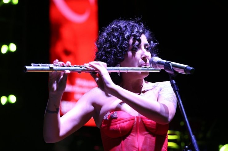 Melek Mosso Denizli’yi salladı