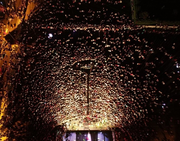 Melek Mosso Denizli’yi salladı