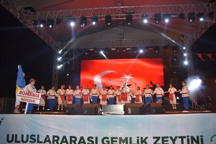 Zeytin Festivali’nde Ece Seçkin fırtınası