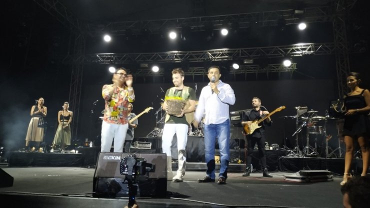 22. Altın Güvercin’de meydan konserleri başladı