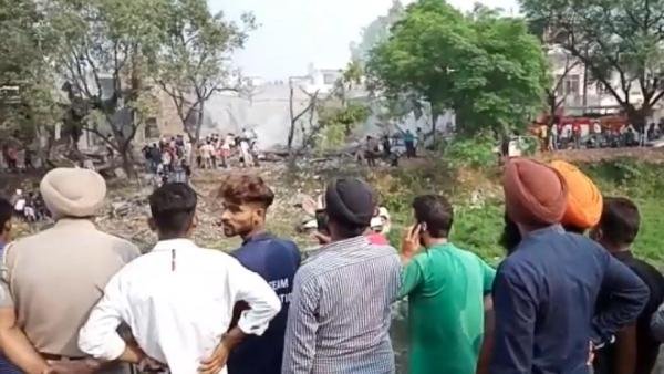 Hindistan’da havai fişek fabrikasında patlama: 17 ölü