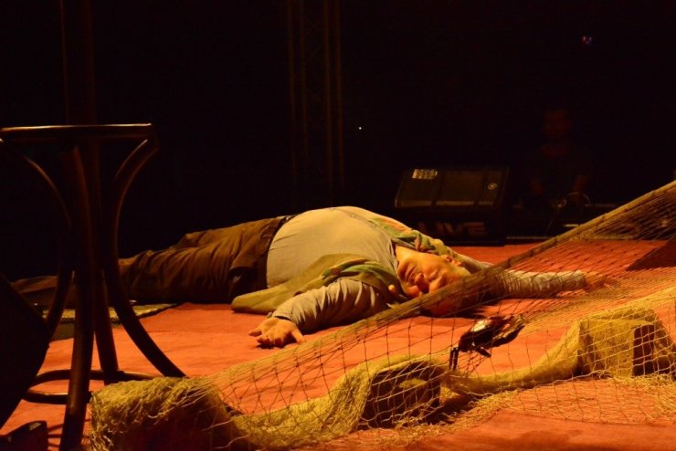 Levent Üzümcü Torbalı’da ayakta alkışlandı