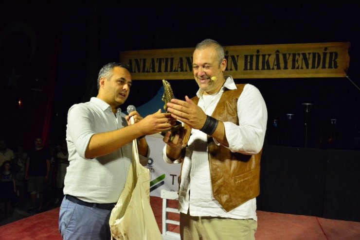 Levent Üzümcü Torbalı’da ayakta alkışlandı