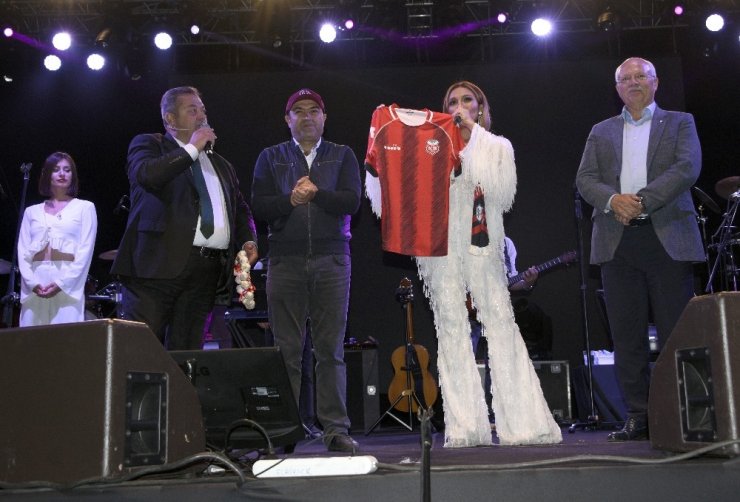 Ziynet Sali, Kastamonuluları düğününe davet etti