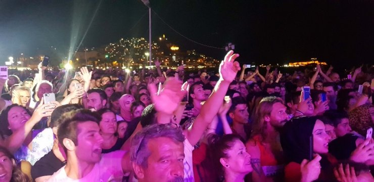 Altın Güvercin’de Ziynet Sali coşkusu