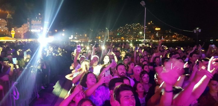 Altın Güvercin’de Ziynet Sali coşkusu