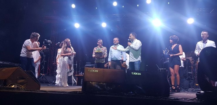 Altın Güvercin’de Ziynet Sali coşkusu