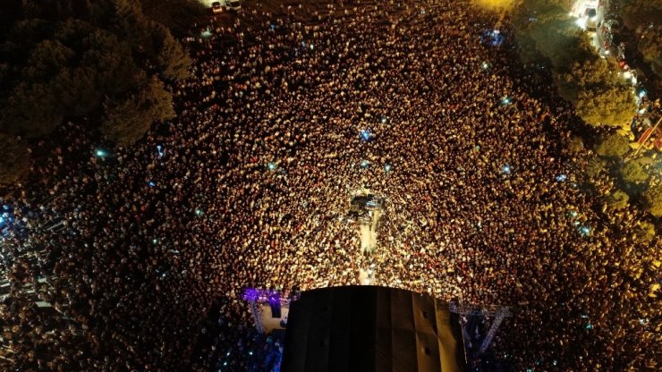 Akhisar’ın Kurtuluş Günü’nde Haluk Levent’ten tarihi konser
