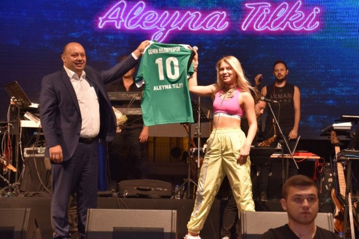 Gönen Aleyna Tilki ile coştu