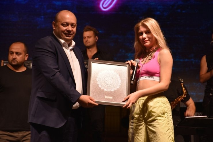 Gönen Aleyna Tilki ile coştu