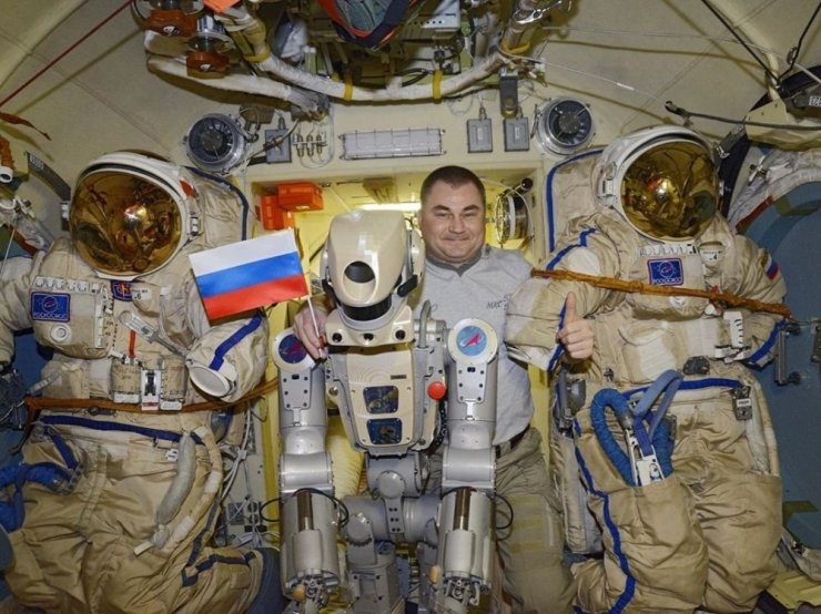 Rusların uzaya gönderdiği ilk insansı robot Dünya’ya döndü