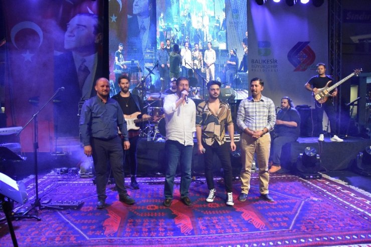Yağcıbedir halısı üstünde konser