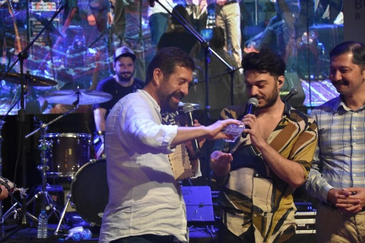 Yağcıbedir halısı üstünde konser