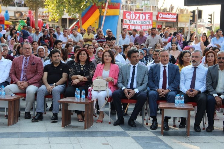 Ece Seçkin çizmeyi giydi üzüm suyu çıkardı