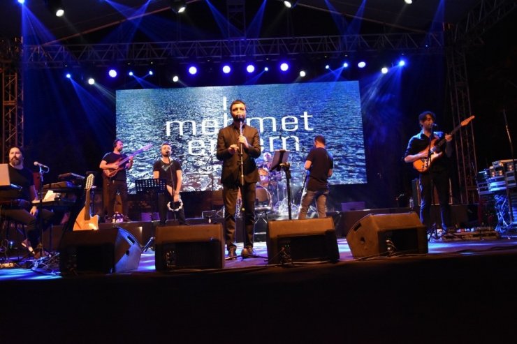 Gönenliler Mehmet Erdem’le birlikte söyledi