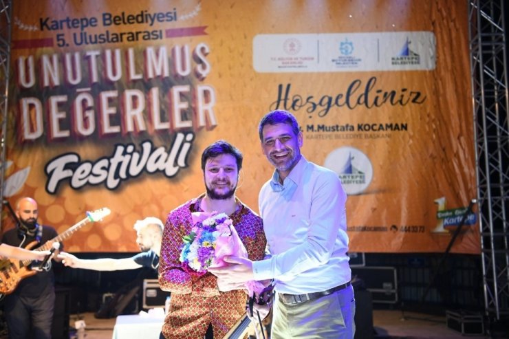 Kartepe, Ekin Uzunlar ile coştu