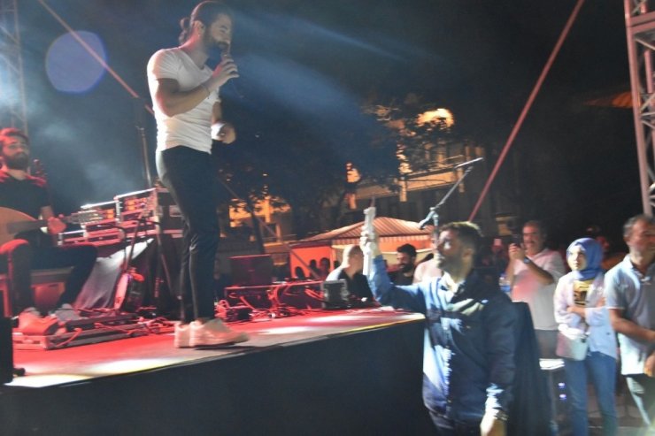 Gönen’de Koray Avcı rüzgarı