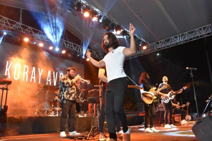 Gönen’de Koray Avcı rüzgarı