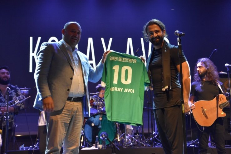 Gönen’de Koray Avcı rüzgarı