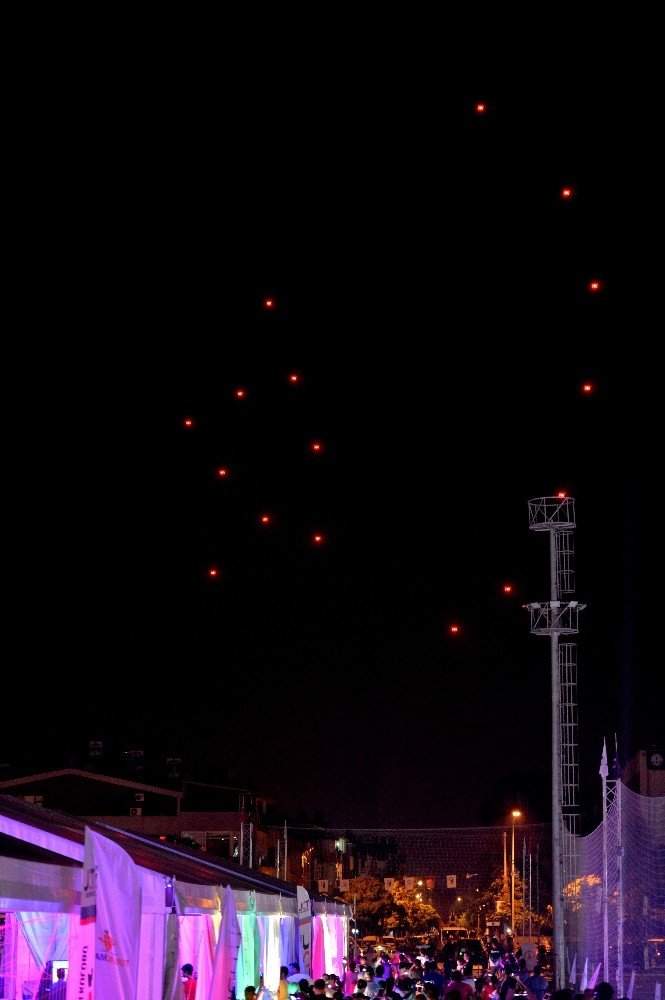 Teknoloji Festivali’nde dronelardan ay-yıldızlı gösteri