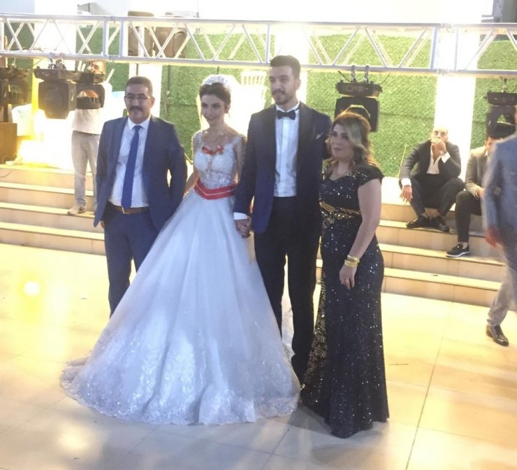 Siyaset ve iş adamlarını buluşturan düğün