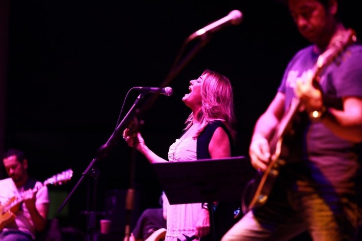 Sanatçı Birsen Tezer Sapanca’da sahne aldı