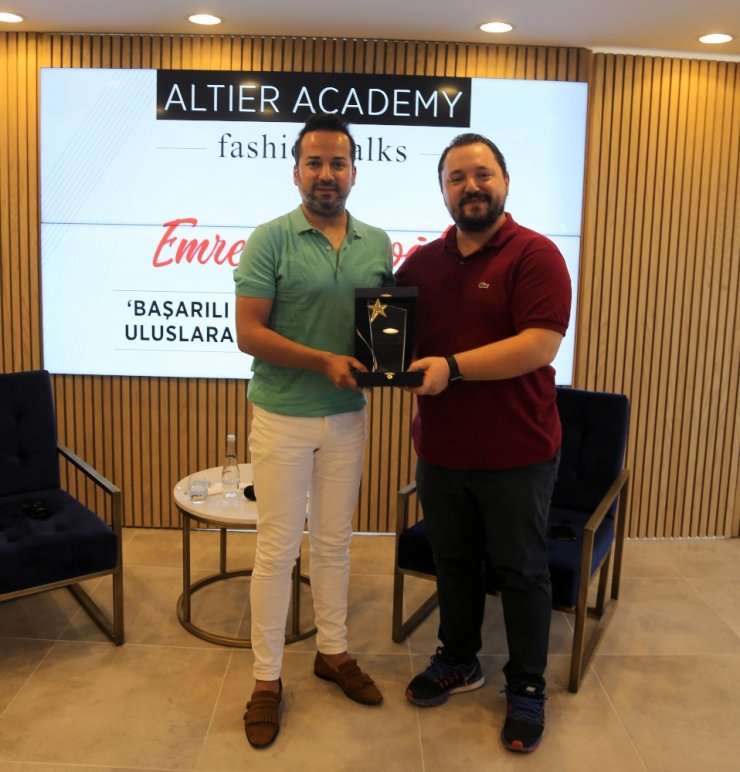 Ünlü moda tasarımcısı Emre Erdemoğlu öğrencilerle buluştu