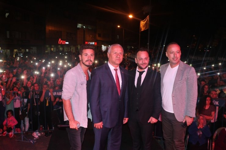 Hüseyin Kağıt ve Kolpa Yenicelileri coşturdu