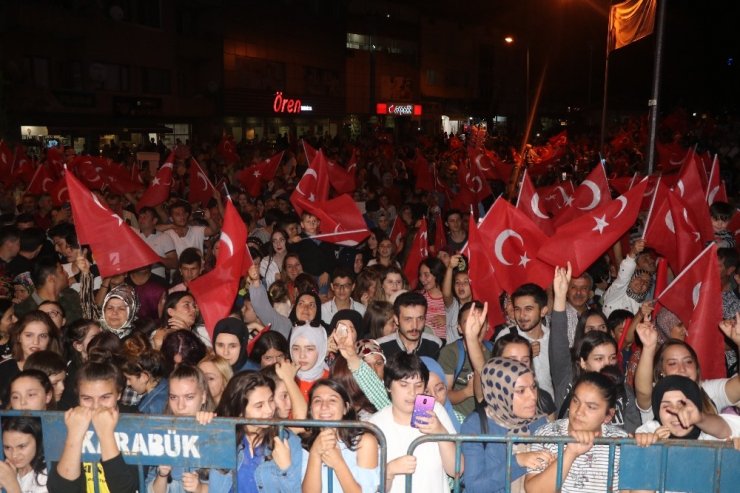 Hüseyin Kağıt ve Kolpa Yenicelileri coşturdu