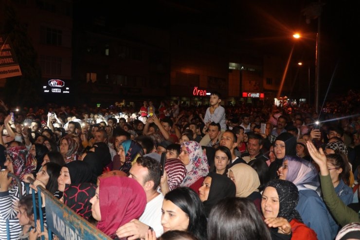 Hüseyin Kağıt ve Kolpa Yenicelileri coşturdu