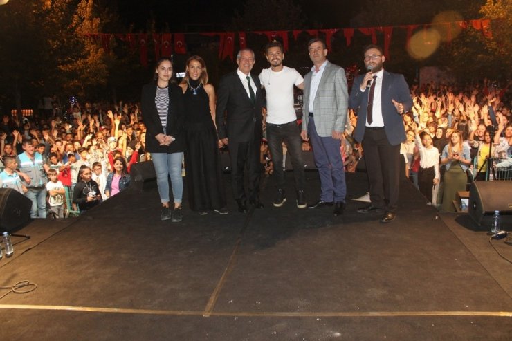 Kolpa ve Aydilge Manyas’ı coşturdu