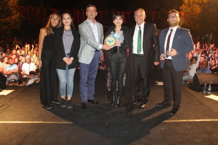 Kolpa ve Aydilge Manyas’ı coşturdu