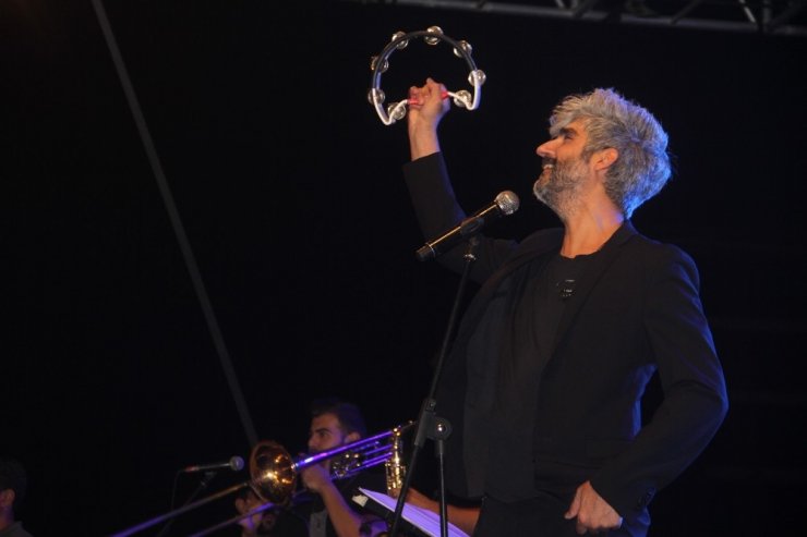 Elazığ’ı coşturan Manuş Baba: "Hala ekmek arası salça yiyorum"