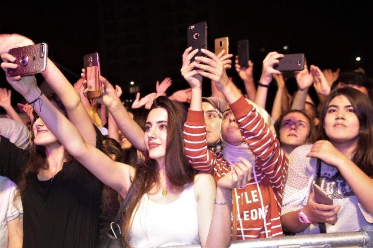 Elazığ’ı coşturan Manuş Baba: "Hala ekmek arası salça yiyorum"