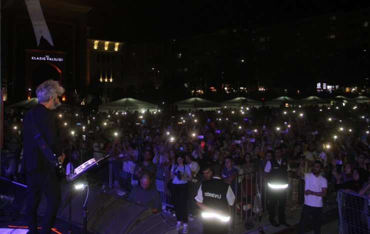 Elazığ’ı coşturan Manuş Baba: "Hala ekmek arası salça yiyorum"