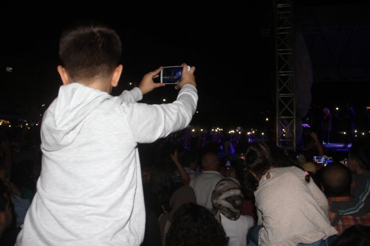 Elazığ’ı coşturan Manuş Baba: "Hala ekmek arası salça yiyorum"