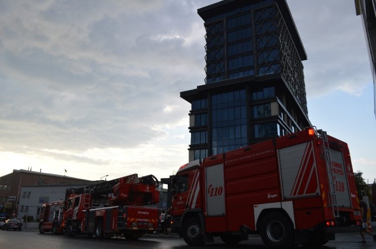 Bayrampaşa’daki bir otelde çıkan yangın paniğe sebep oldu