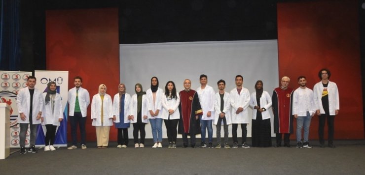 OMÜ Tıp Fakültesinin yeni öğrencileri beyaz önlük giydi