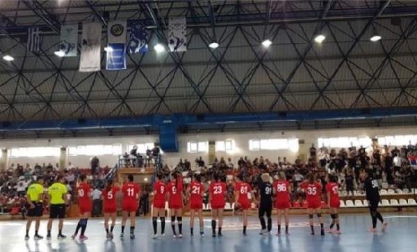 Yunanistan'daki maçta Türk bayrağına izin verilmedi, kadın sporculara tükürüldü