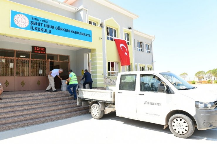 Okulların iç ve dış cephe boyası Çiğli Belediyesinden