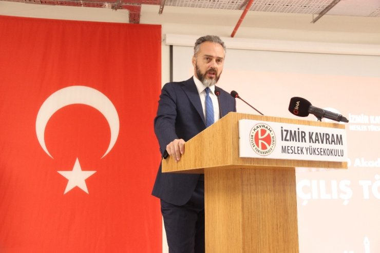 İzmir Kavram Meslek Yüksekokulunda akademik yıl açılışı