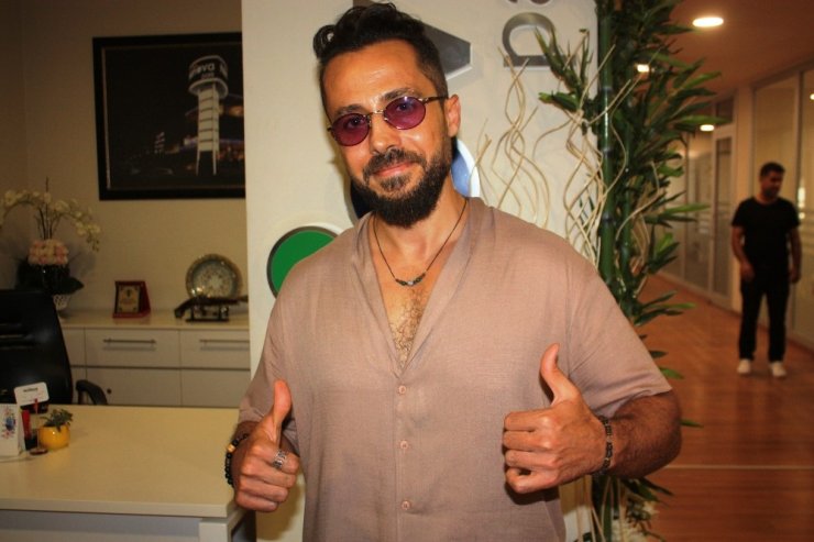 Ünlü şarkıcı Bahadır Tatlıöz, Diyarbakır’da konser verdi