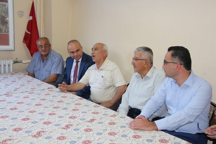 AK Parti’li Mersinli Kula’da ziyaretlerde bulundu