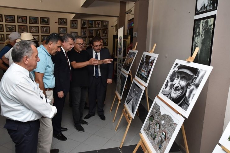 Edremit’te EDFOD karma fotoğraf sergisi açıldı