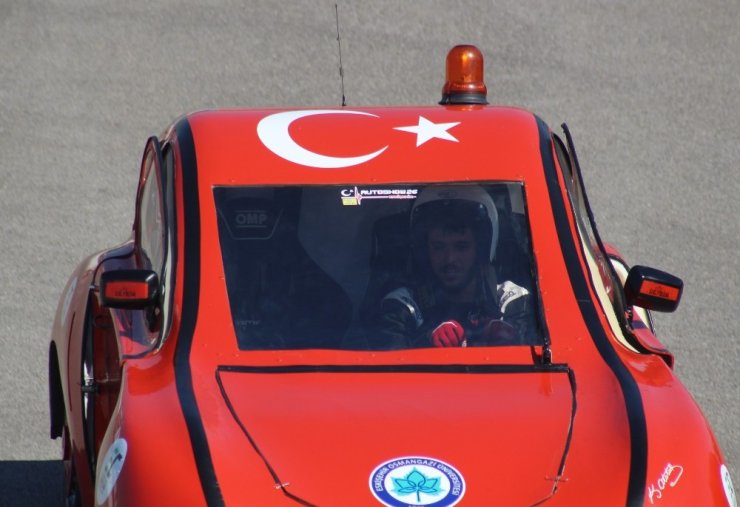 Üniversite öğrencilerinin elektrikli araçları, TEKNOFEST’te ödül alabilmek için piste çıktı