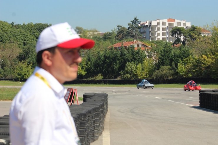 Üniversite öğrencilerinin elektrikli araçları, TEKNOFEST’te ödül alabilmek için piste çıktı
