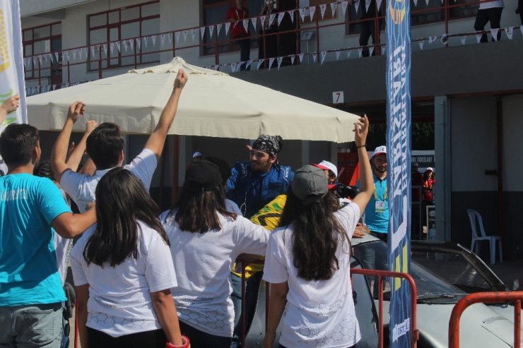 Üniversite öğrencilerinin elektrikli araçları, TEKNOFEST’te ödül alabilmek için piste çıktı