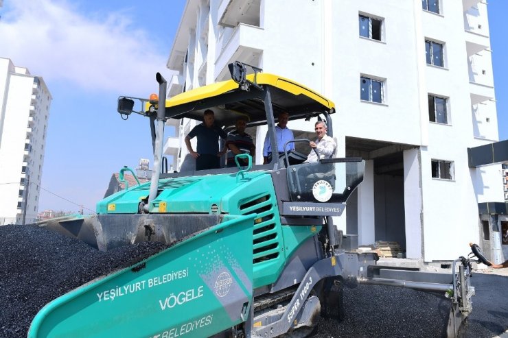 Yeşilyurt Belediyesi yol çalışmalarını sürdürüyor