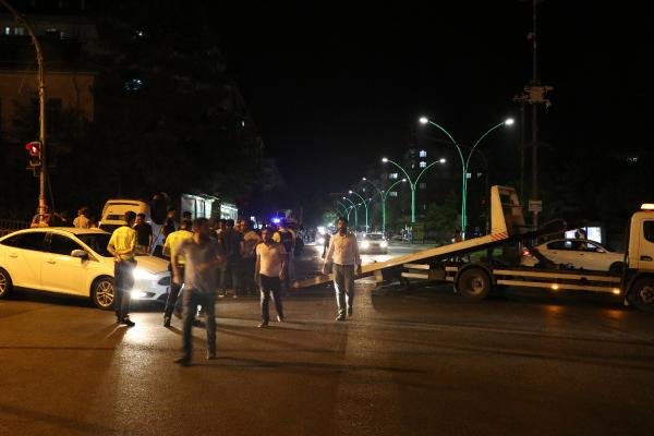 Diyarbakır'da trafik kazası: 3'ü polis 5 yaralı