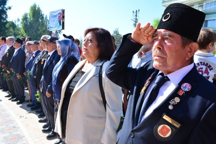 İzmir’de Gaziler Günü törenlerle kutlandı